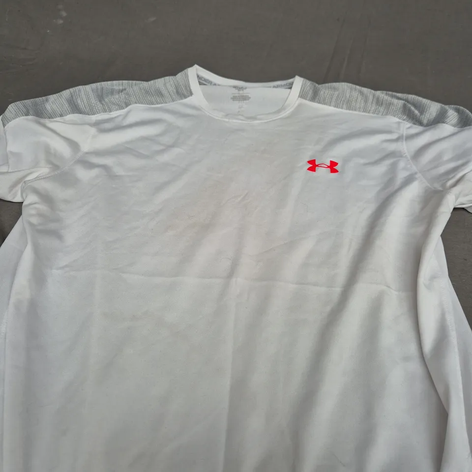 UNDER ARMOUR WHITE T-SHIRT - MEDIUM