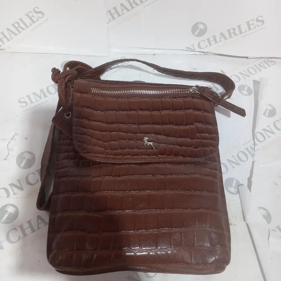 ASHWOOD LEATHER CROSSBODY BAG - BROWN