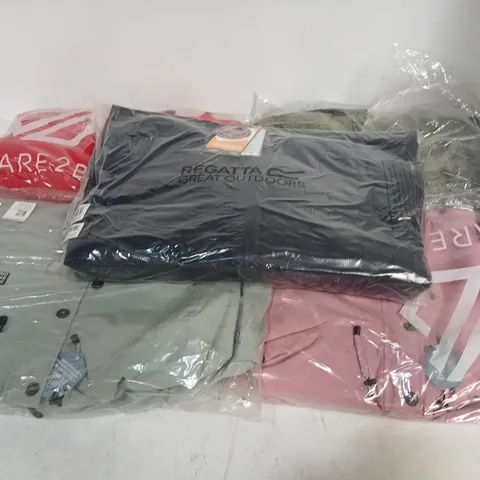 APPROXIMATELY 8 ITEMS OF BRAND NEW DARE 2 B/REGATTA CLOTHING TO INCLUDE; SKI LIFE JACKET, VOLTERA JACKET, GLACIAL JACKET AND GLIDING JACKET