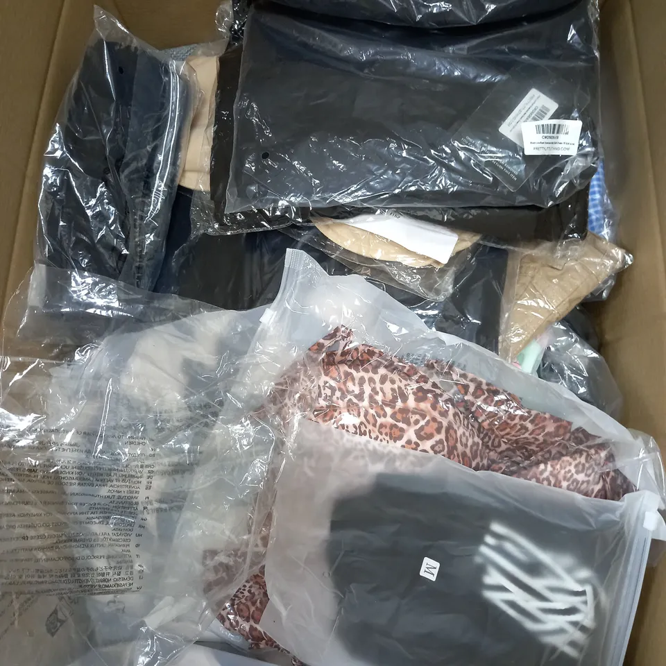 BOX OF APPROXIMATELY 22 ASSORTED CLOTHING ITEMS TO INCLUDE - SWIM WEAR PANTS , SHORTS , T-SHIRT ETC