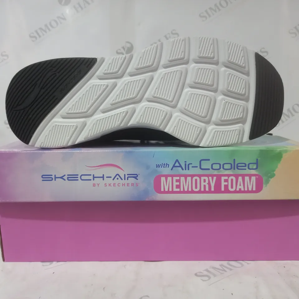 BOXED PAIR OF SKETCHERS AIR COOLED TRAINERS IN BLACK SIZE 7