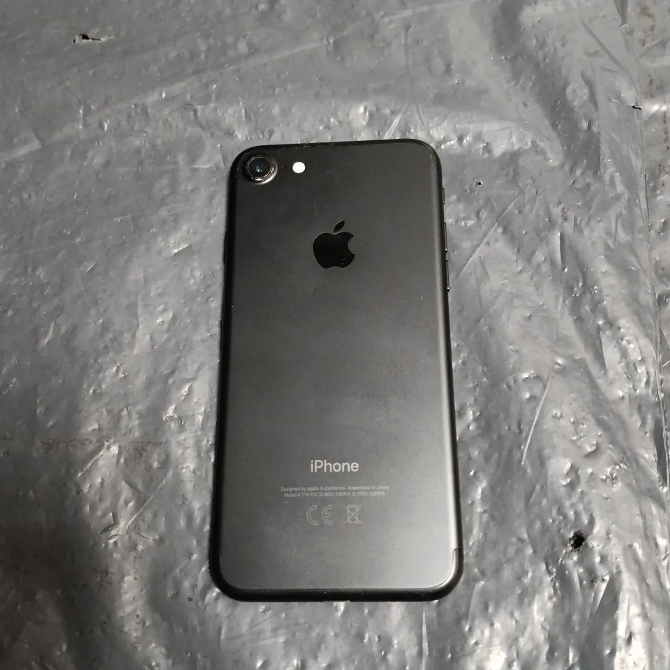 APPLE IPHONE – BLACK, WITH HOME BUTTON 