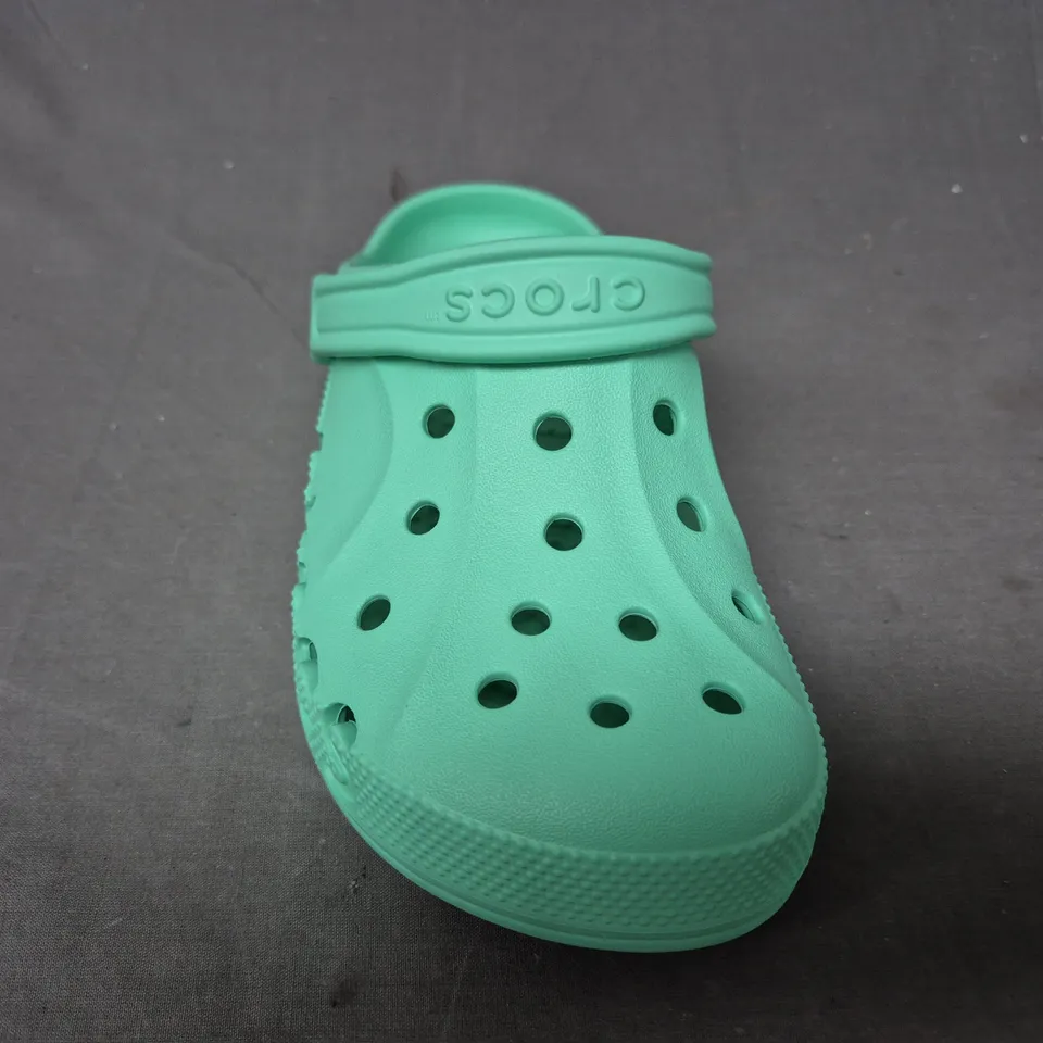 PAIR OF CROCS BAYA CLOGS IN MINT GREEN UK SIZE M4/W5