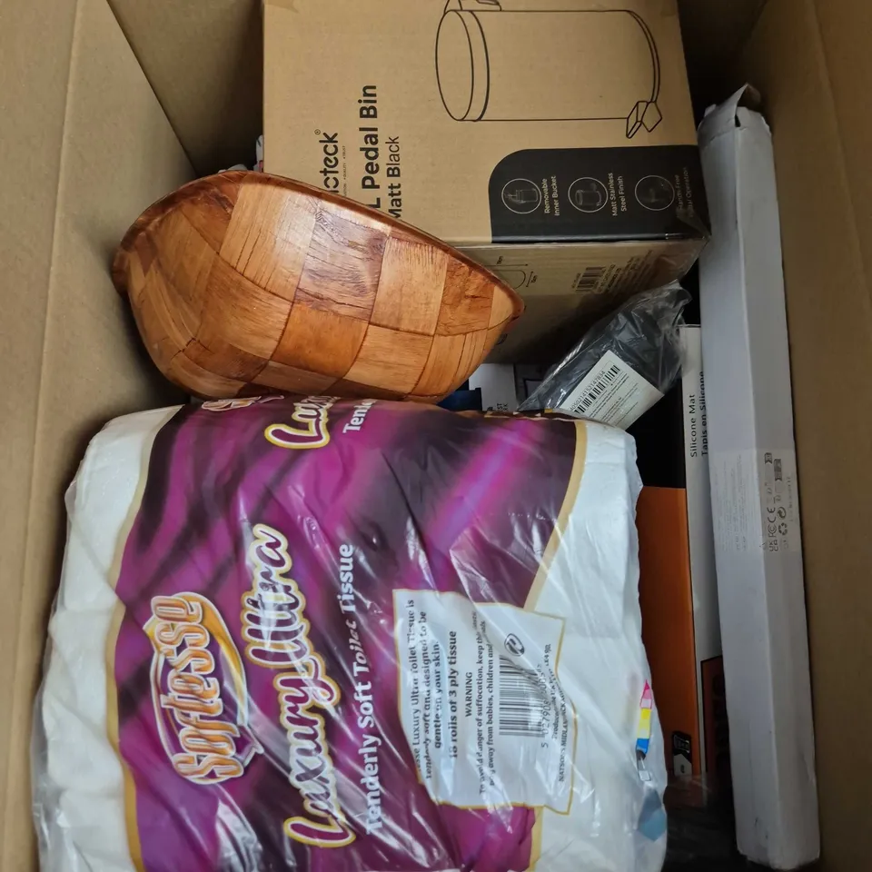 BOX OF APPROXIMATELY 15 ASSORTED ITEMS INCLUDING USEWILL NOTEBOOK PROTECTIVE COVERS, PROWARE PROFESSIONAL COPPER TRI-PLY AND INNOTECK 3L PEDAL BIN