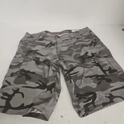DECATHLON CAMOUFLAGE CARGO SHORTS β MEN'S, 2XL