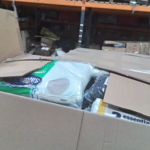 PALLET CONTAINING A LARGE QUANTITY OF PILLOWS 