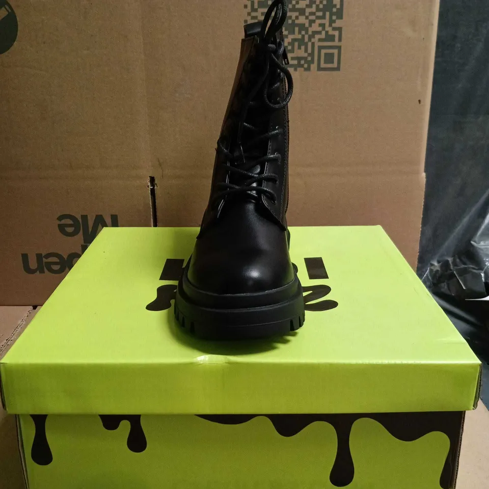 KOI KIDZ MAGIC DREAMERS LACE UP BOOTS BLACK SIZE 3