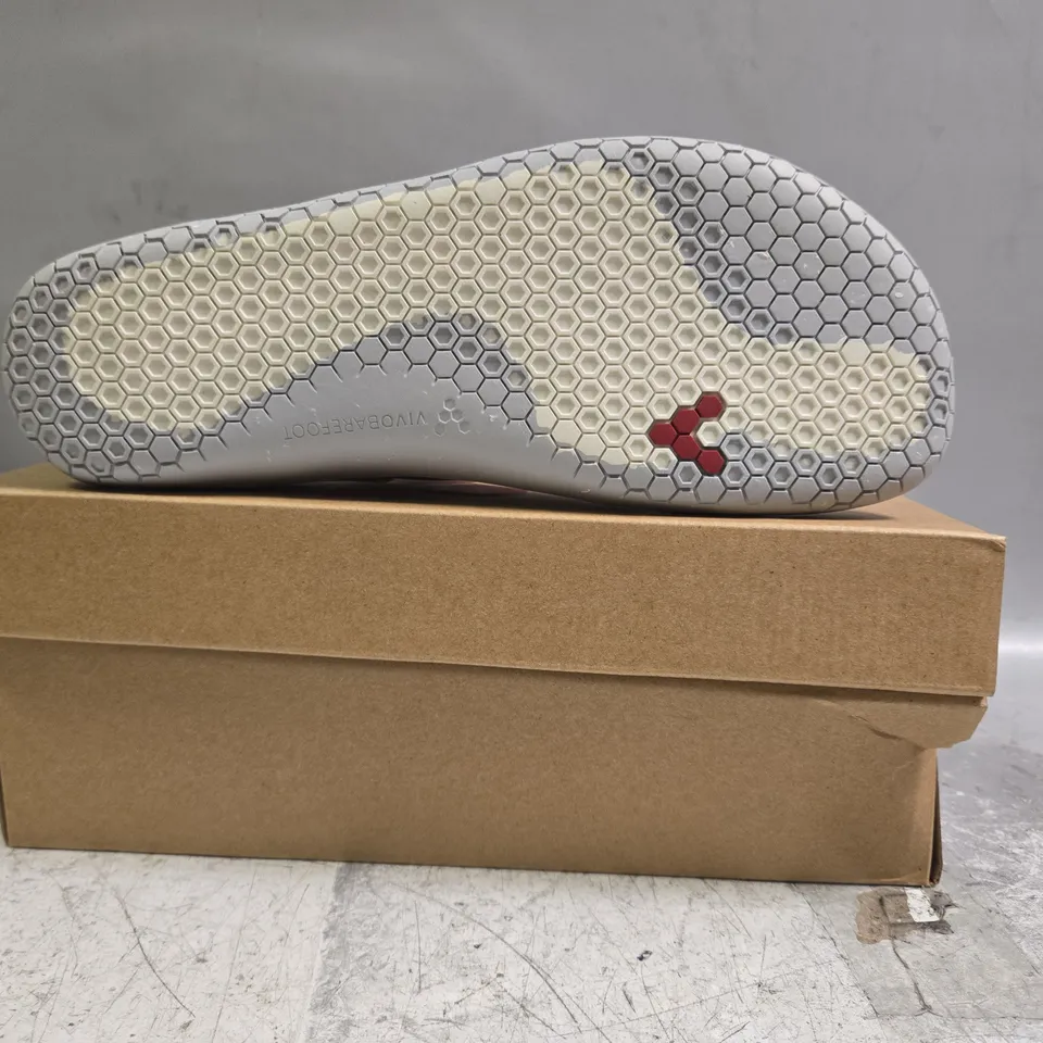 BOXED PAIR OF VIVO BAREFOOT PRIMUS LITE 3.5 SHOES IN MINERAL SIZE UK 5