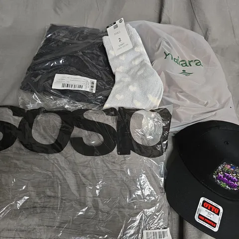 APPROXIMATELY 30 ASSORTED CLOTHING ITEMS IN VARIOUS SIZES, STYLES & COLOURS TO INCLUDE BRANDS SUCH AS HALARA, M&S, ASOS, ETC - COLLECTION ONLY