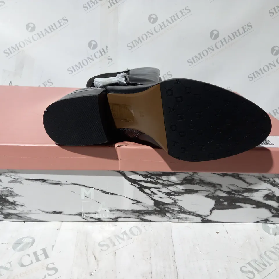 BOXED PAIR OF MODA IN PELLE TAMARRA KNEE BOOTS IN BLACK UK SIZE 3