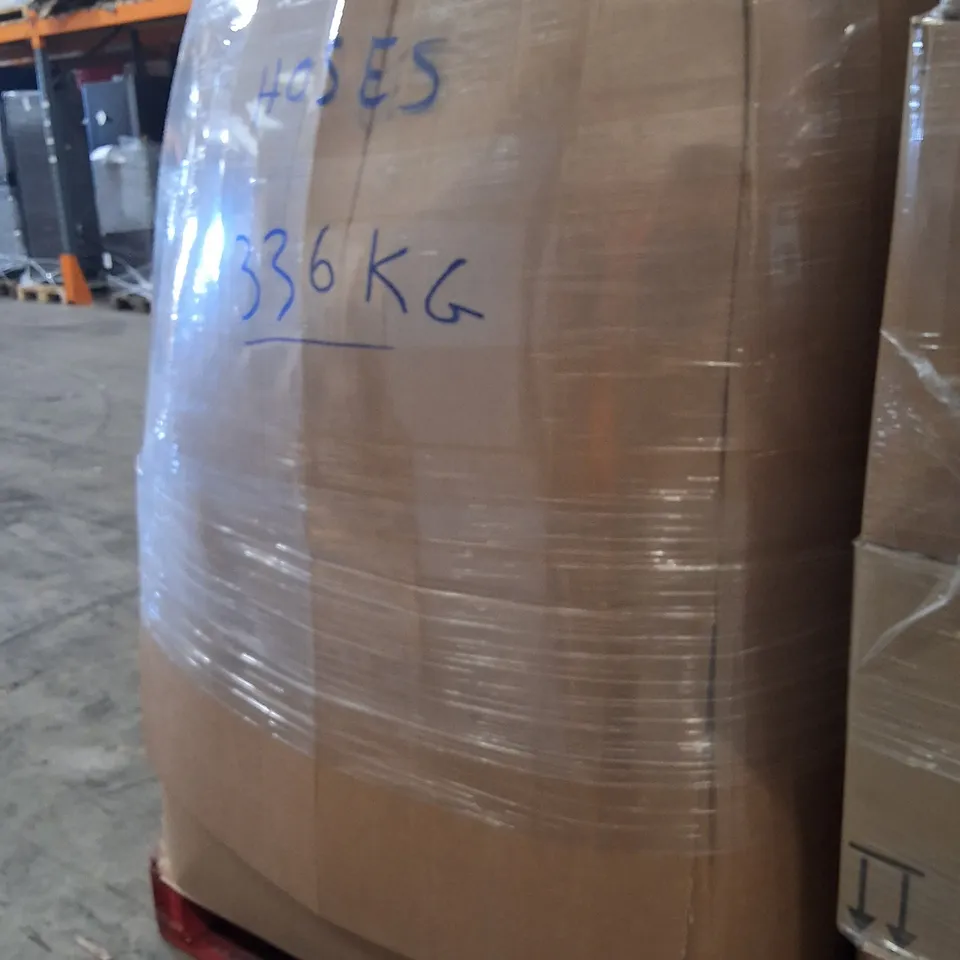 PALLET CONTAINING A LARGE QUANTITY OF HOSES