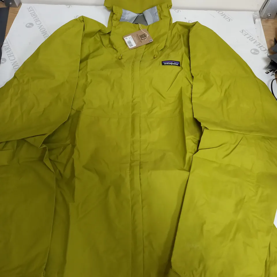 PATAGONIA TORRENTSHELL JACKET IN SHRUB GREEN - LARGE