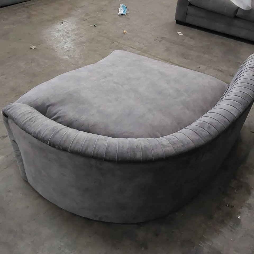 DESIGNER LAID BACK SOFA PIECE UPHOLSTERED IN GREY FABRIC 