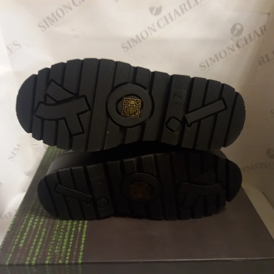 KOI VEGAN THE FINAL OFFER TEDDY BEAR BOOTS - BLACK SIZE 7