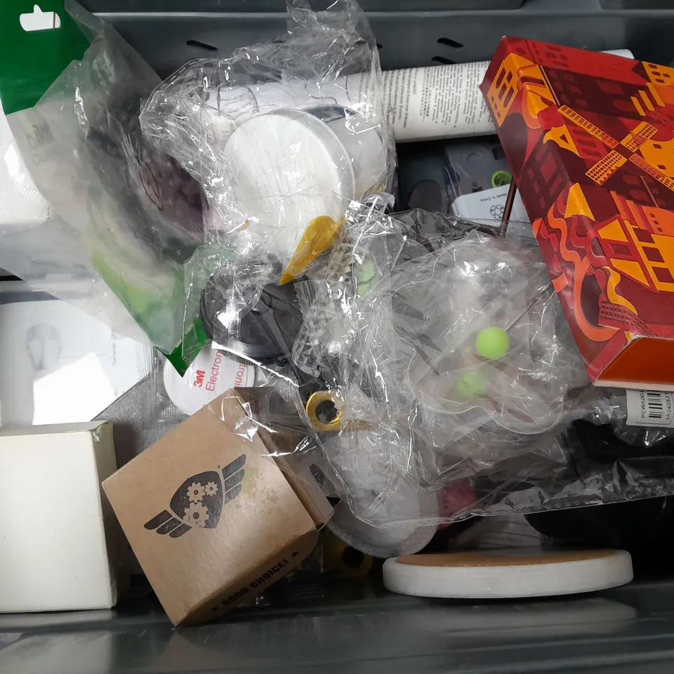 BOX OF APPROXIMATELY 14 ASSORTED ITEMS TO INCLUDE - D.M.C STORAGE BOX , PURDY PRO-EXTRA BRUSH , POLYMER BEAN JAR ETC
