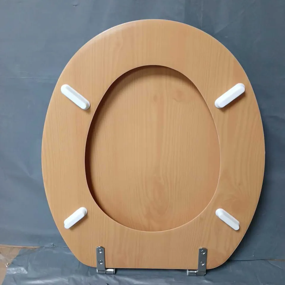 HOME TOILET SEAT (PINE EFFECT)