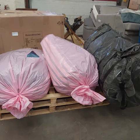 PALLET CONTAINING 2x BEAN BAGS, 1x MATTRESS
