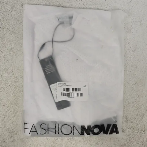 BAGGED FASHION NOVA BOX SUITE LACE JERSEY T-SHIRT IN WHITE SIZE XL