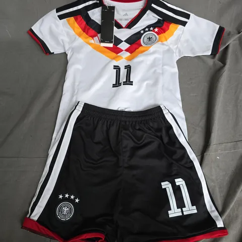 ADIDAS GERMANY CHILDRENS HOME KIT (#11 - WOLTEMADE) - UK 22