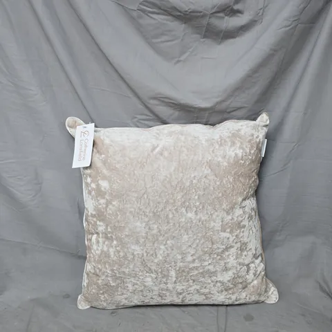 CATHERINE LANSFIELD VELVET CUSHION – CREAM