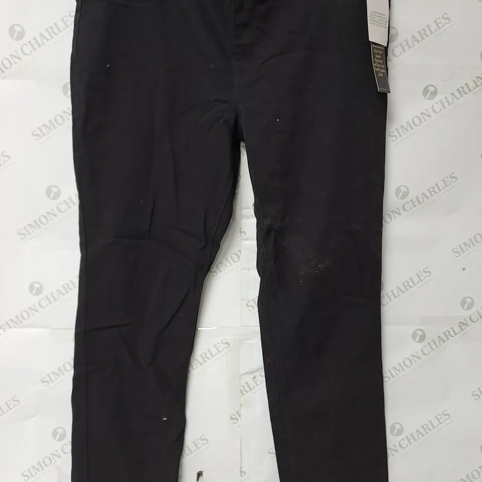 SET OF 2 DG2 DIANA GILMAN STRECH JEANS IN BLACK - SIZE 22