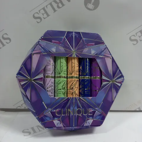 CLINIQUE PLENTY OF POP LIPSTICK: MAKEUP GIFT SET