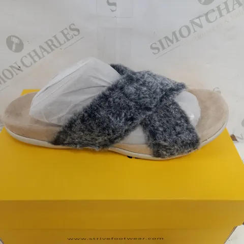 BOXED STRIVE NORA GREY SIZE 6