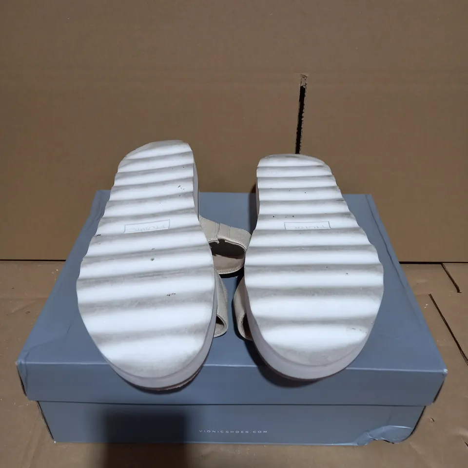 VIONIC PHONE BRNADI SANDAL CHAMPAGNE - SIZE 7 