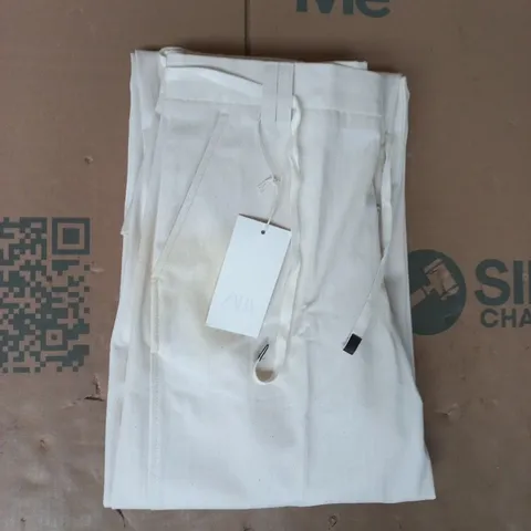 ZARA STRAIGHT FIT TROUSERS IN CREAM SIZE 31