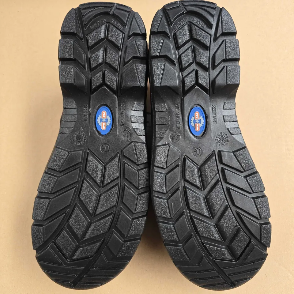 BRAND NEW BOXED PROMAN CHUKKA SAFETY SHOES IN BLACK - UK 10