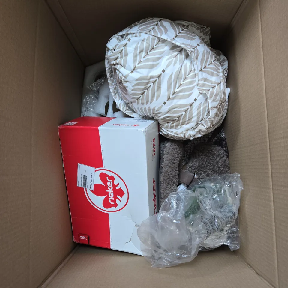 LARGE QUANTITY OF ASSORTED ITEMS TO INCLUDE GLASS NAIL FILE SET, HOSE PIPE, FLUICER, SWAY SOLAR LIGHTS, ETC - COLLECTION ONLY