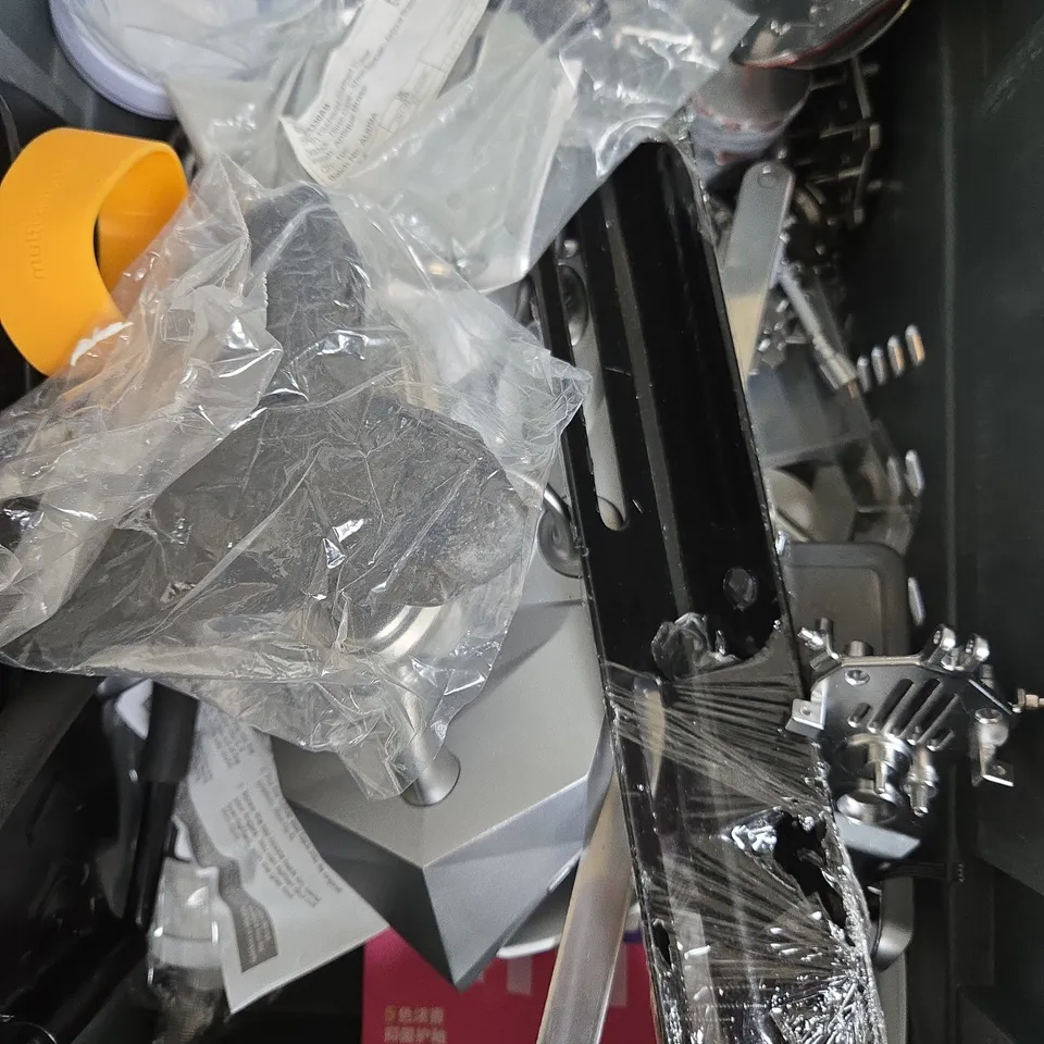 APPROXIMATELY 15 HOUSEHOLD ITEMS TO INCLUDE NOTEBOOKS, DOWN LIGHTS, JEWELLERY CONTAINER ETC 