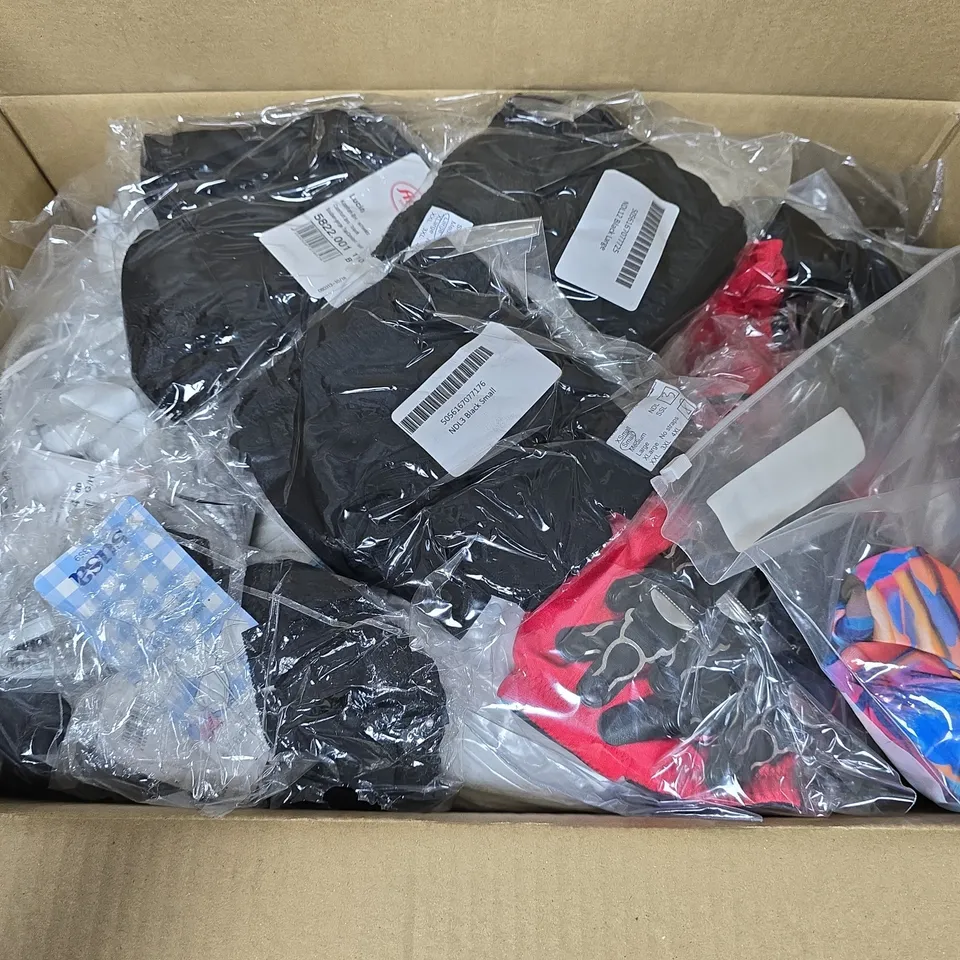 APPROXIMATELY 20 ASSORTED CLOTHING ITEMS IN VARIOUS COLOURS, SIZES, AND STYLES TO INCLUDE BRANDS SUCH AS ANITA, DAVID ESSENTIALS, COTTON SUSA, ETC