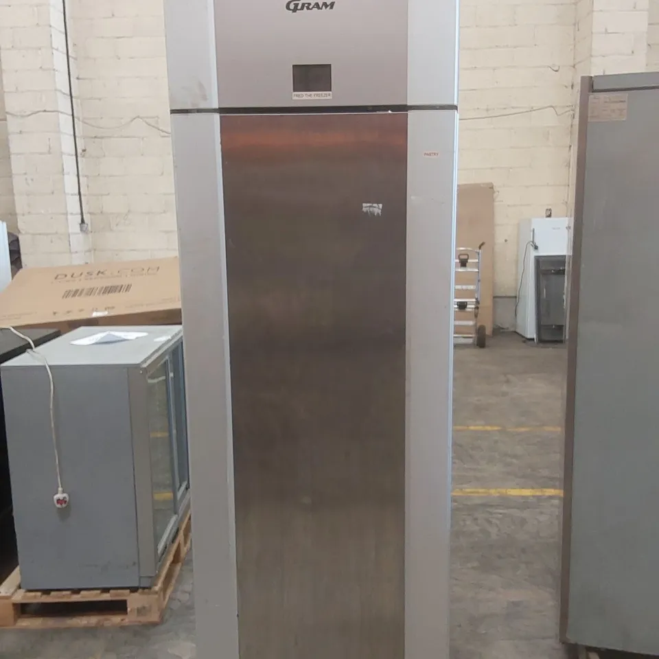 GRAM UPRIGHT COMMERCIAL FREEZER