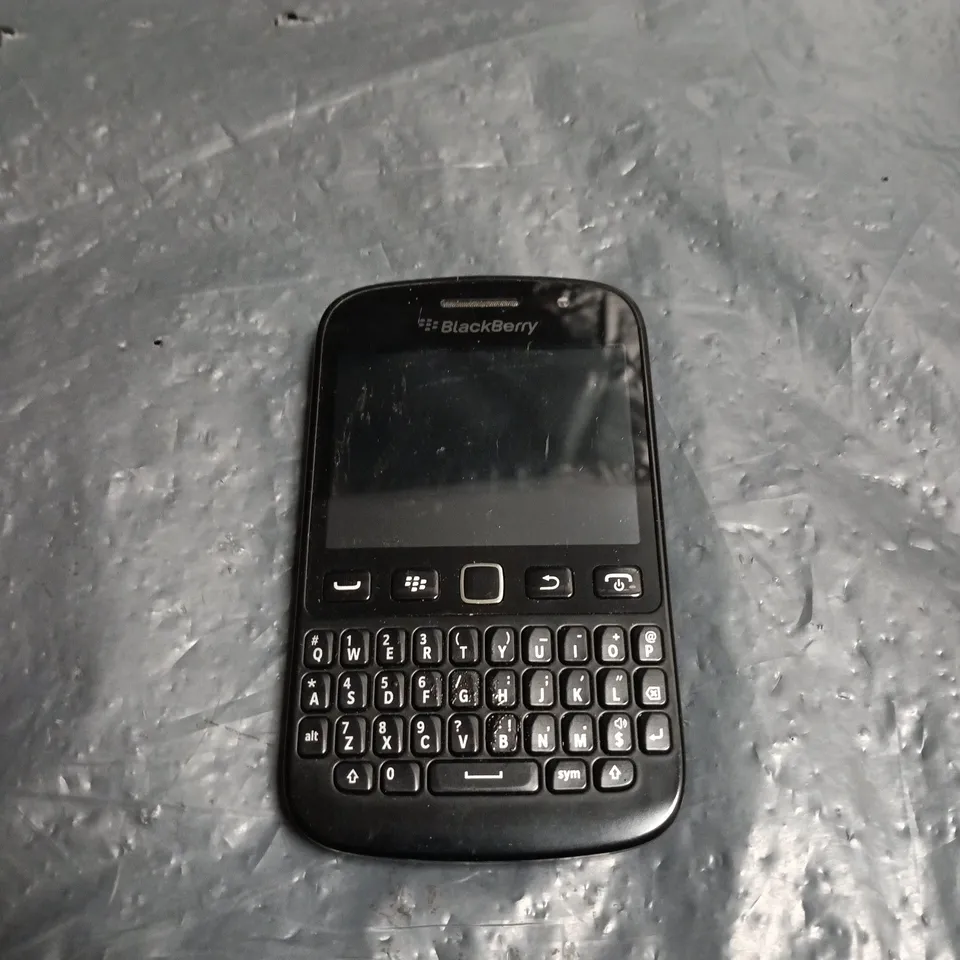BLACKBERRY SMARTPHONE WITH PHYSICAL QWERTY KEYBOARD - BLACK 