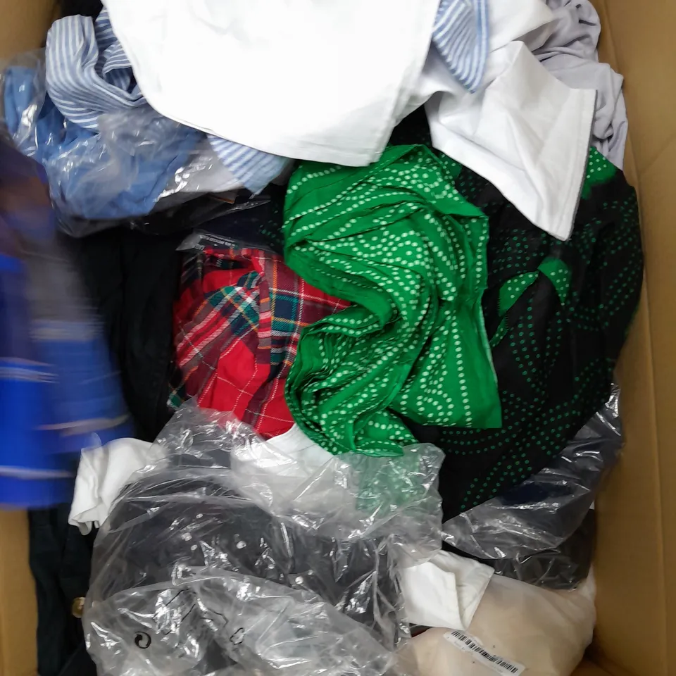 BOX OF APPROXIMATELY 25 ASSORTED CLOTHING ITEMS TO INCUDE - TROUSERS , HAT , JUMPER , SOCKS ETC
