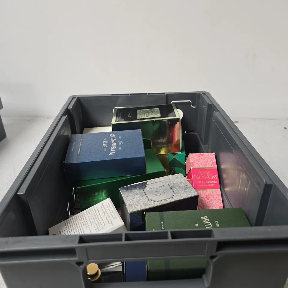TOTE OF APPROXIMATELY 15 ASSORTED FRAGRANCES TO INCLUDE BRITISH REGATTA CLUB, LONDON FRAGRANCES, BLACK IS BACK, APPLE BLOSSOM, PURE FEMME NO 3 ETC