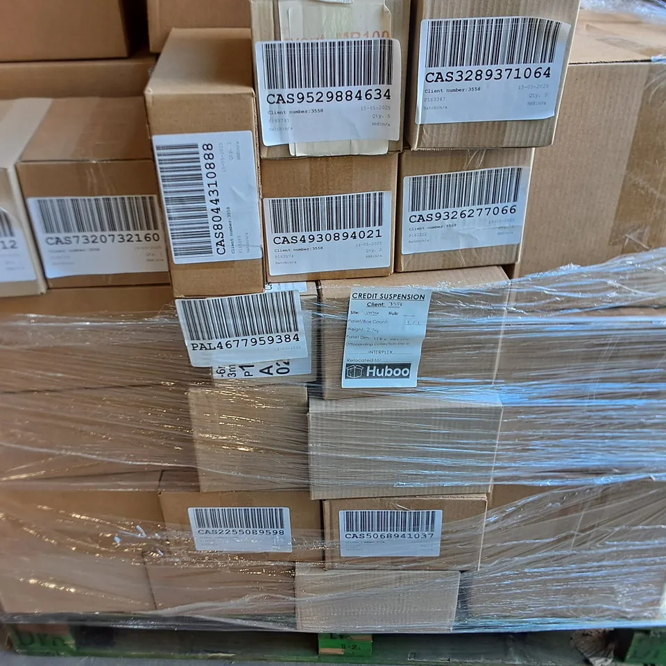 PALLET OF ASSORTED HOUSEHOLD ITEMS TO INCLUDE VENTILATION COVERS, CUTTING DISCS AND GREEN NETTING