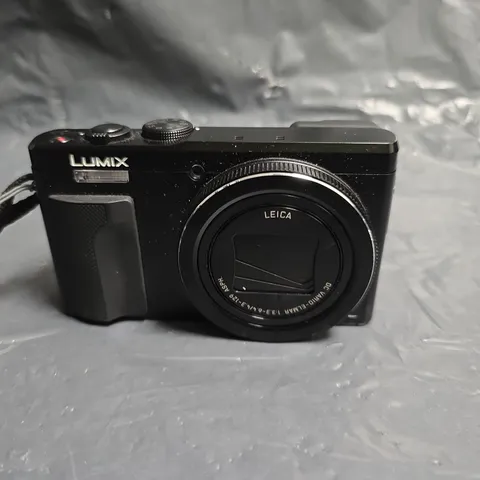 PANASONIC LUMIX COMPACT CAMERA WITH LEICA LENS – BLACK