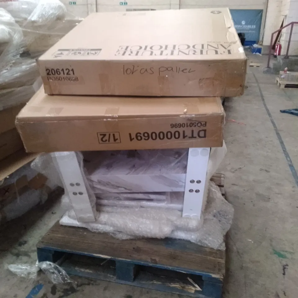 PALLET OF ASSORTED DINING TABLE PARTS 