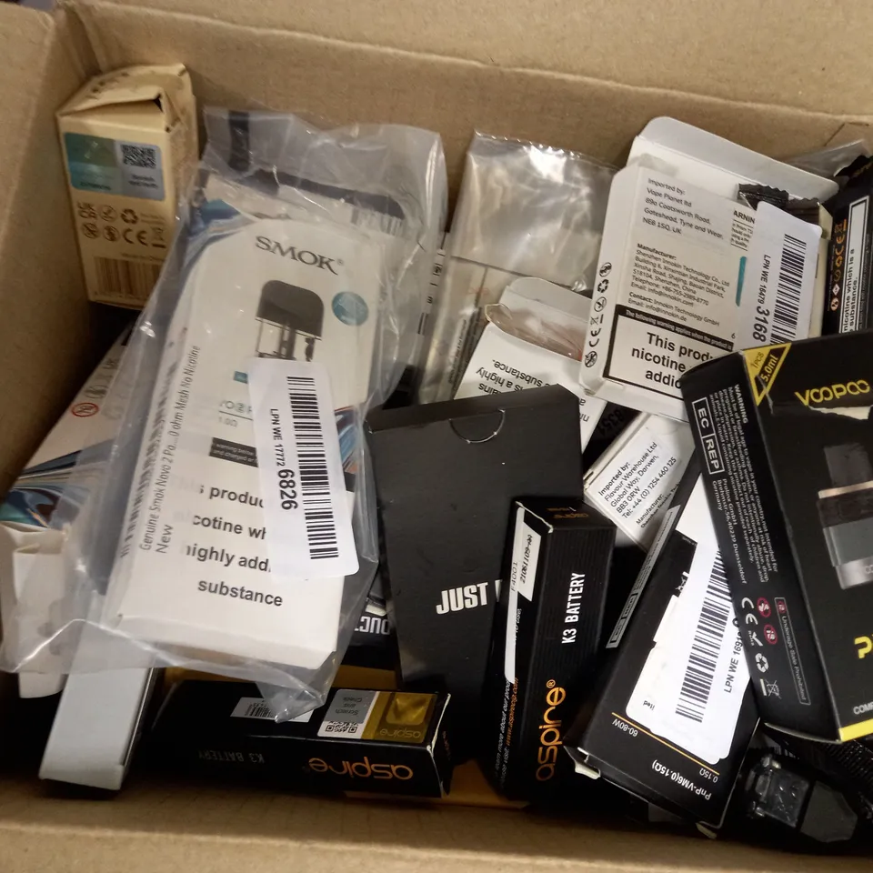 APPROXIMATELY 20 ASSORTED ITEMS TO INCLUDE NITECORE I4 INTELLICHARGER, SMOK V18 MINI MESHED COIL, VOOPOO VINCI POD CARTRIDGE, VOOPOO PNP-X POD ETC.