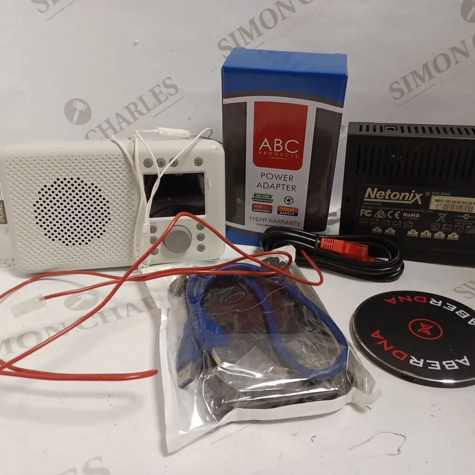 BOX OF APPROX 15 ITEMS INCLUDING WIRELESS CHARGER, POWER ADAPTER AND ELAN CONNECT RADIO