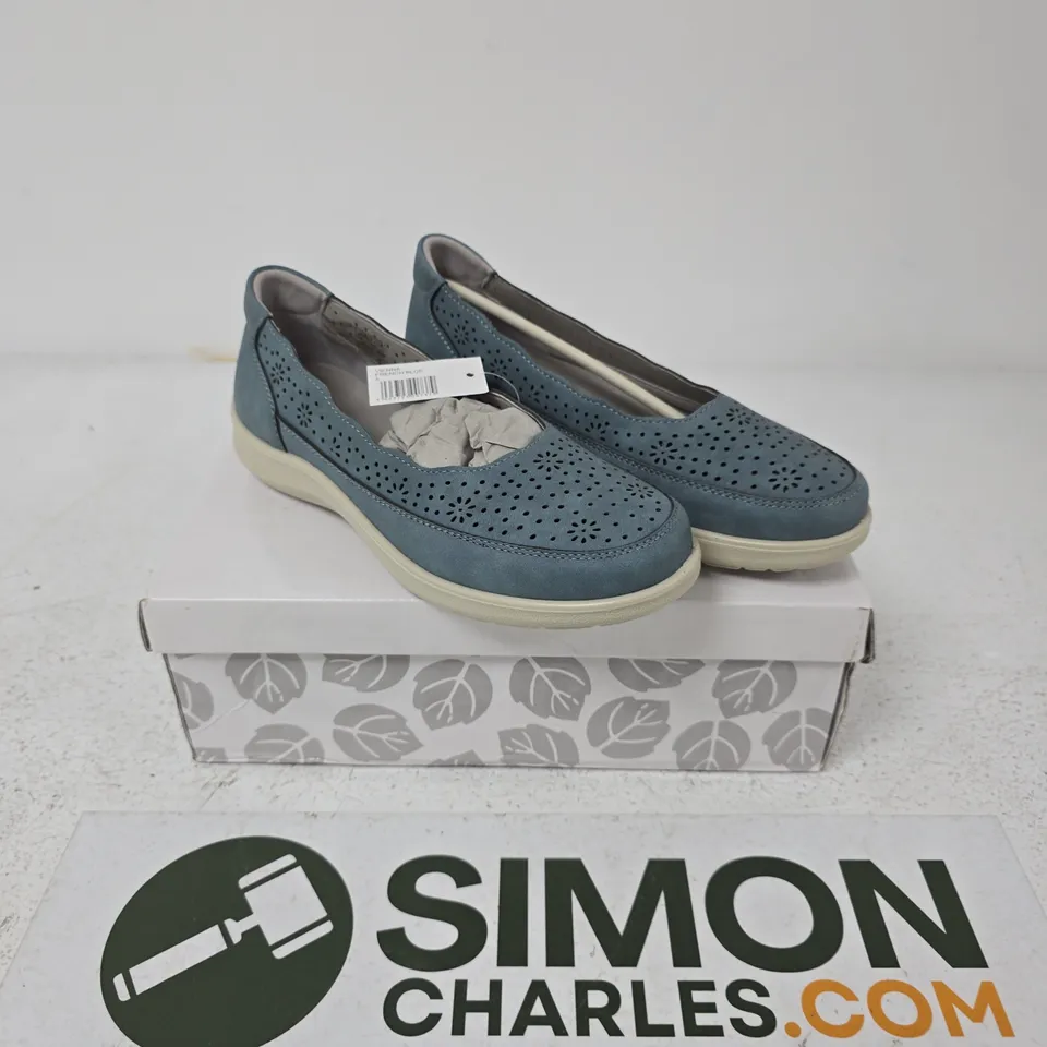 SHOE TREE COLLECTION WOMEN'S SLIP-ON SHOES – VIENNA, FRENCH BLUE, UK 5
