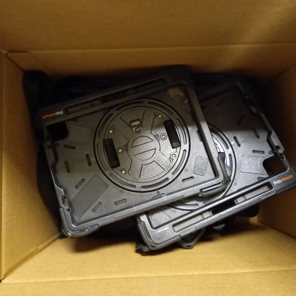 LOT OF APPROXIMATELY 15 ASSORTED UTILITY TABLET CASES FOR VARYING MODELS
