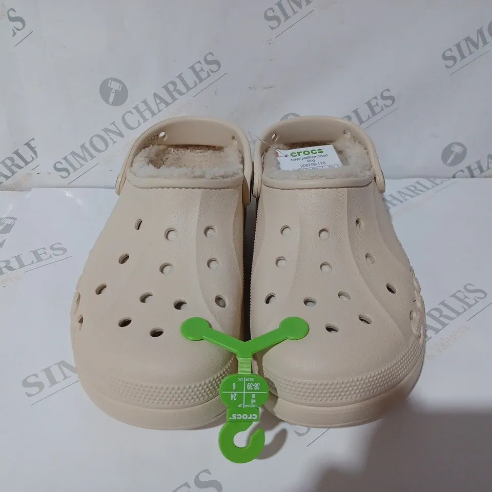 CROCS BAYA PLATFORM LINED CROCKS - UK 6 