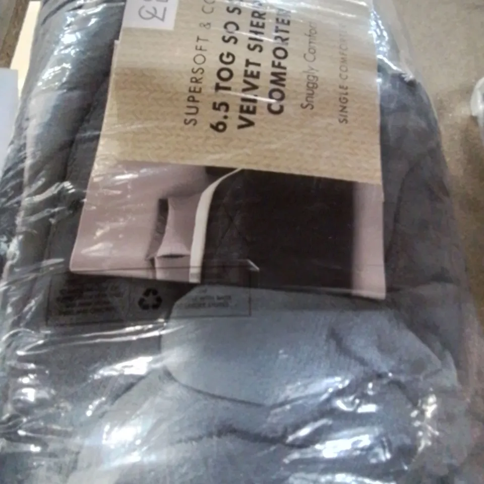 CATHRINE LANSFIELD 6.5 TOG SO SOFT VELVET SHERPA COMFORTER 