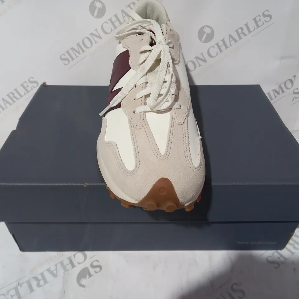 BOXED PAIR OF NEW BALANCE TRAINERS IN OFF WHITE/BURGUNDY UK SIZE 8.5