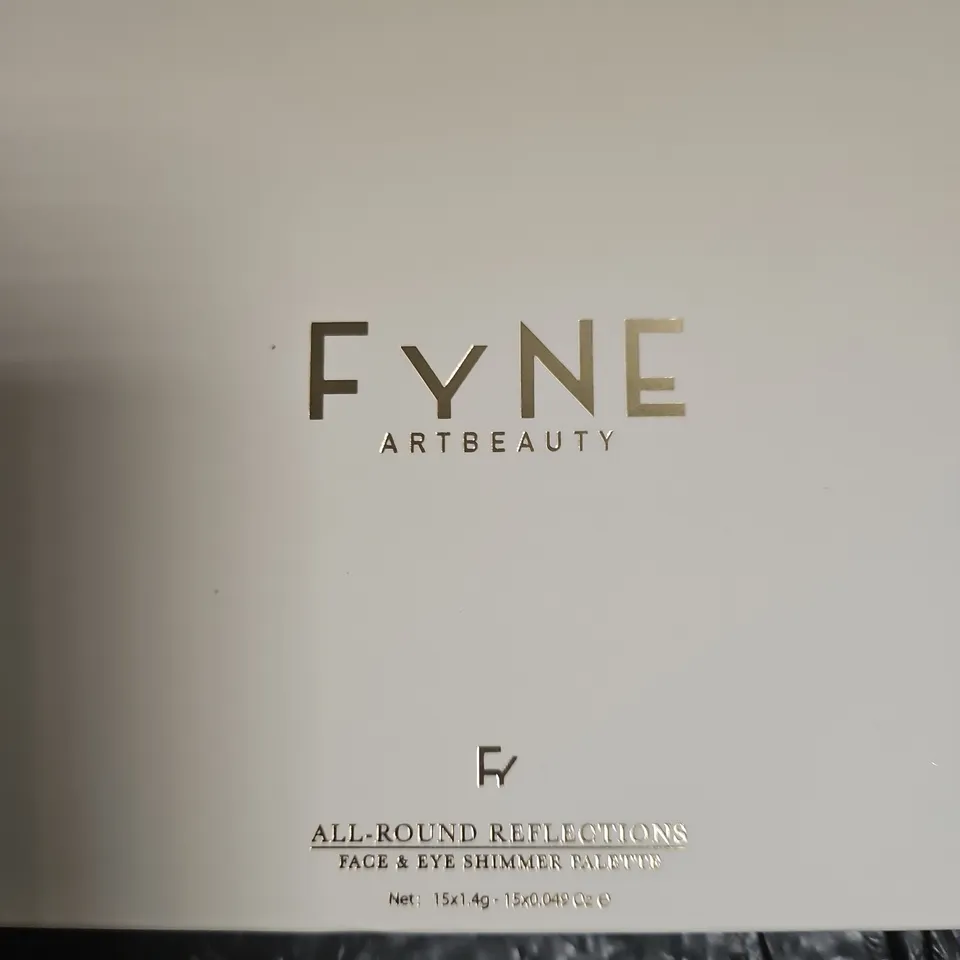 FYNE ARTBEAUTY ALL-ROUND REFLECTIONS FACE & EYE SHIMMER PALETTE – 15 X 1.4G (BOXED)
