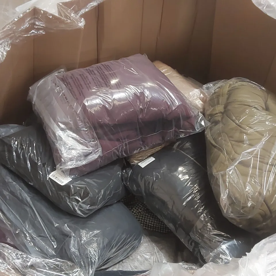 PALLET CONTAINING APPROXIMATELY 100x BRAND NEW ASSORTED DESIGNER CLOTHING ITEMS INCLUDING: JD WILLIAMS JACKETS, SIMPLY BE JACKETS, SIMPLY BE BLAZER ECT