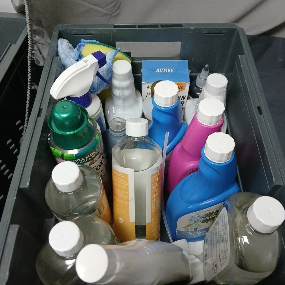 APPROXIMATELY 15 ASSORTED HOUSEHOLD LIQUIDS INCLUDING CONCENTRATED DISINFECTANT , COMFORT SCENT BOOSTER AND DEGREASER STAIN REMOVER